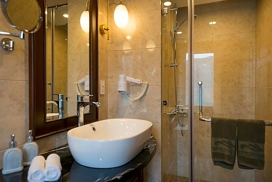 Paradise Elegance Cruise Halong