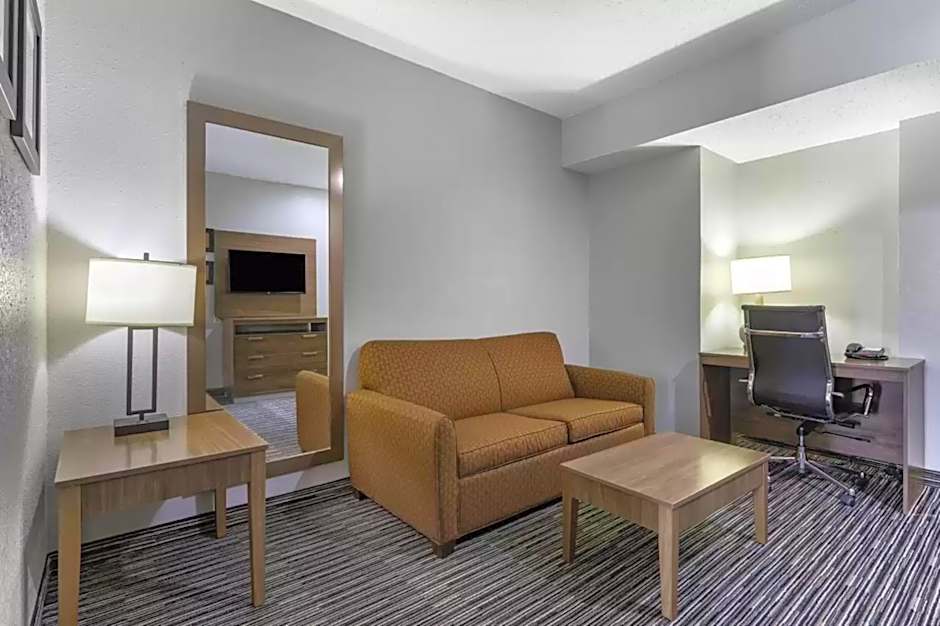 Quality Inn & Suites I-35 E/Walnut Hill