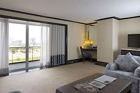 Deluxe One-Bedroom Suite