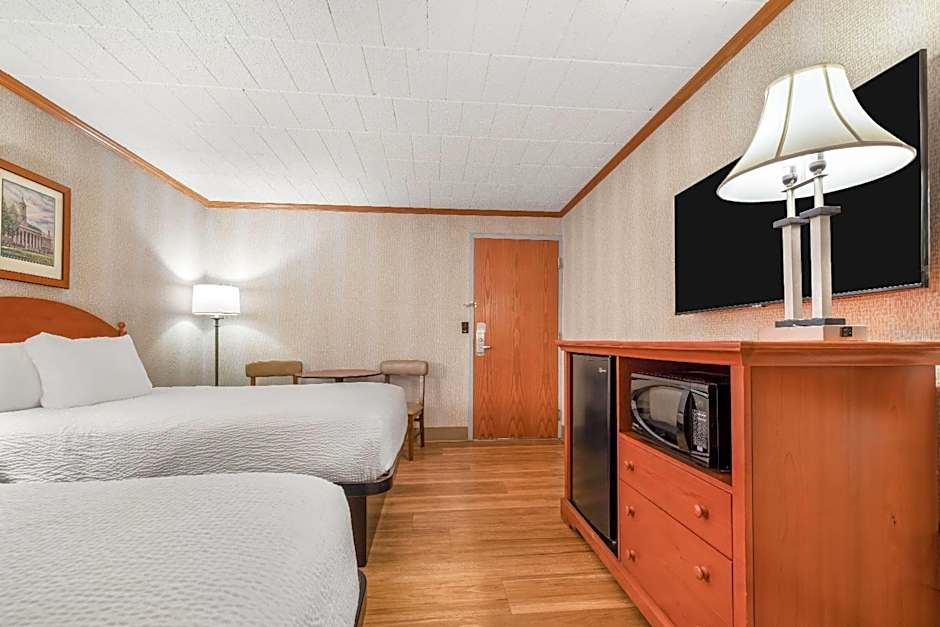 Ramada Hotel & Conference Center by Wyndham State College 