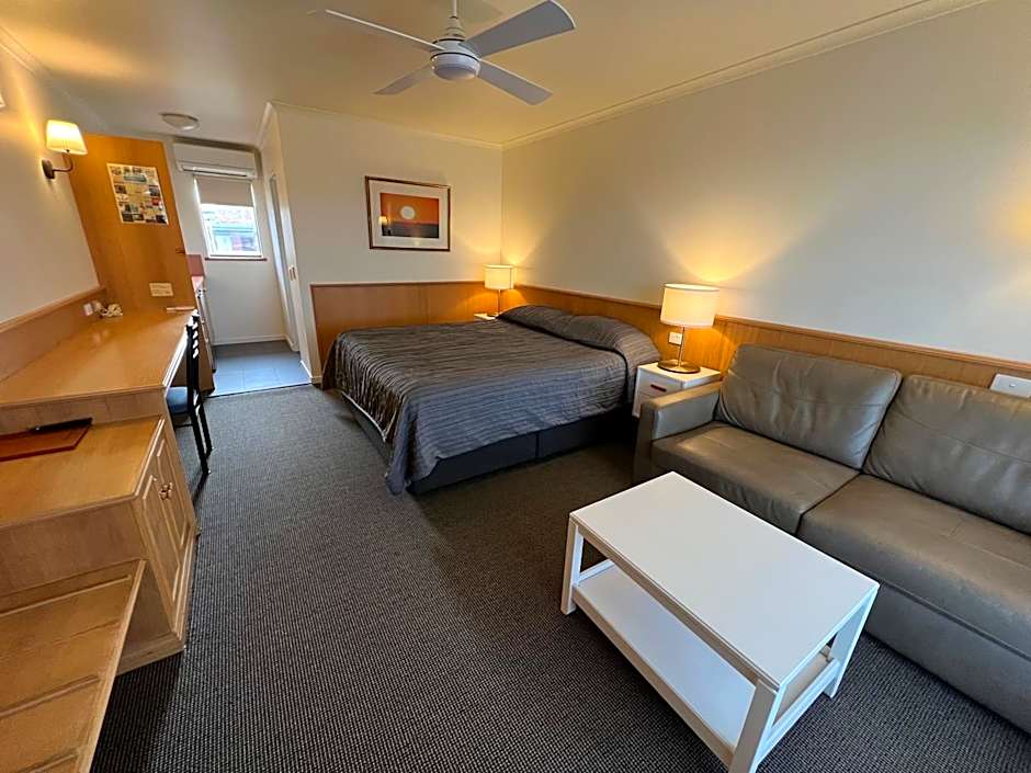 Summerhill Motor Inn - Adults Only