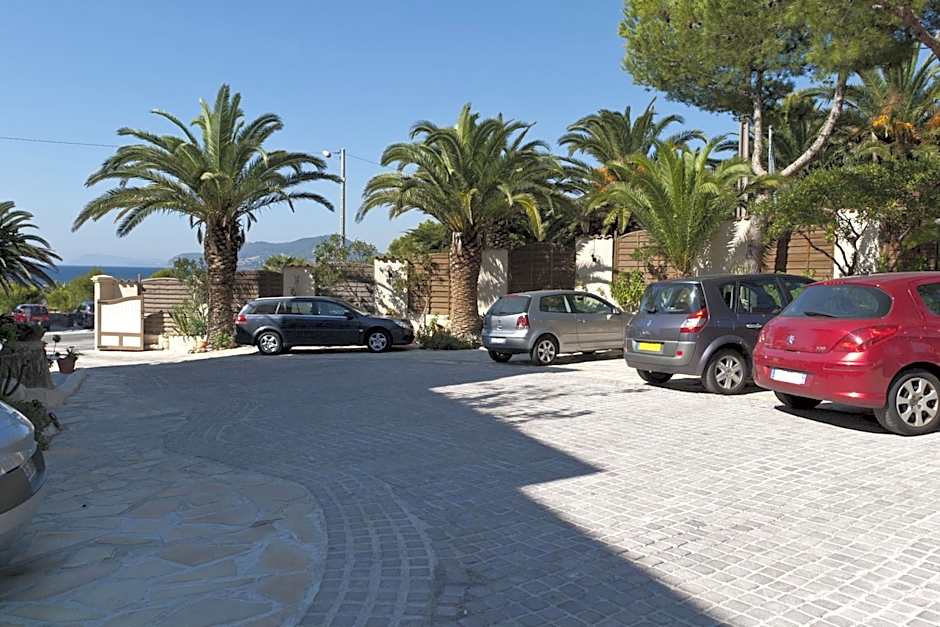 Hôtel Almanarre Plage - Hôtel Eco-Responsable face à la mer