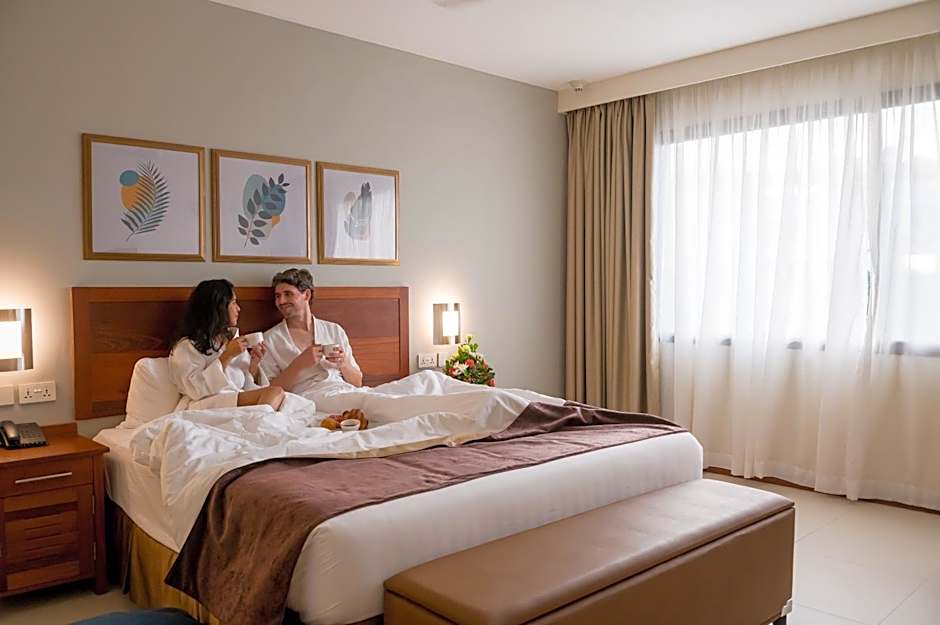Sea Cliff Court Hotel & Luxury Apartments