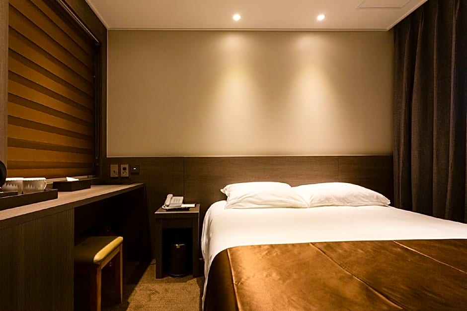 Grand Millions Hotel 