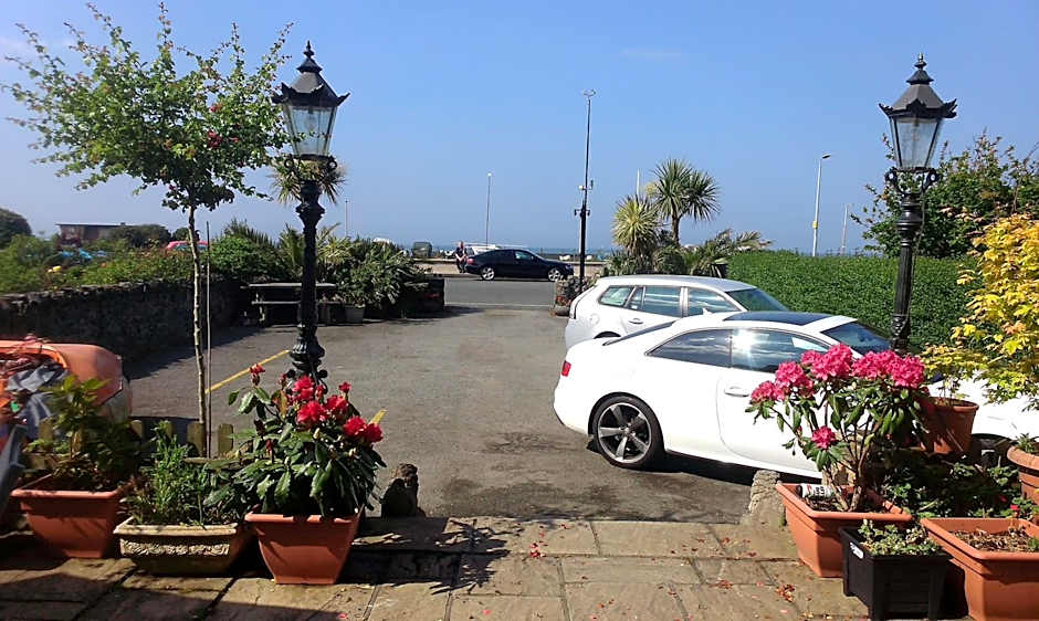 Min y Don Guest House