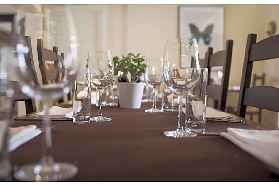 OYO White Horse Hotel