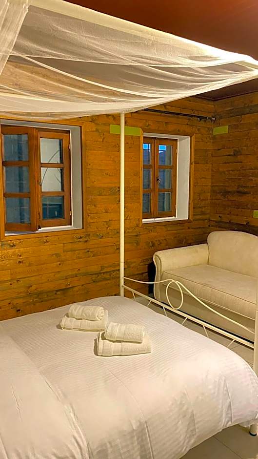 Ikojenia Traditional Lodge