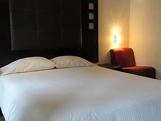 Aztic Hotel and Executive Suites