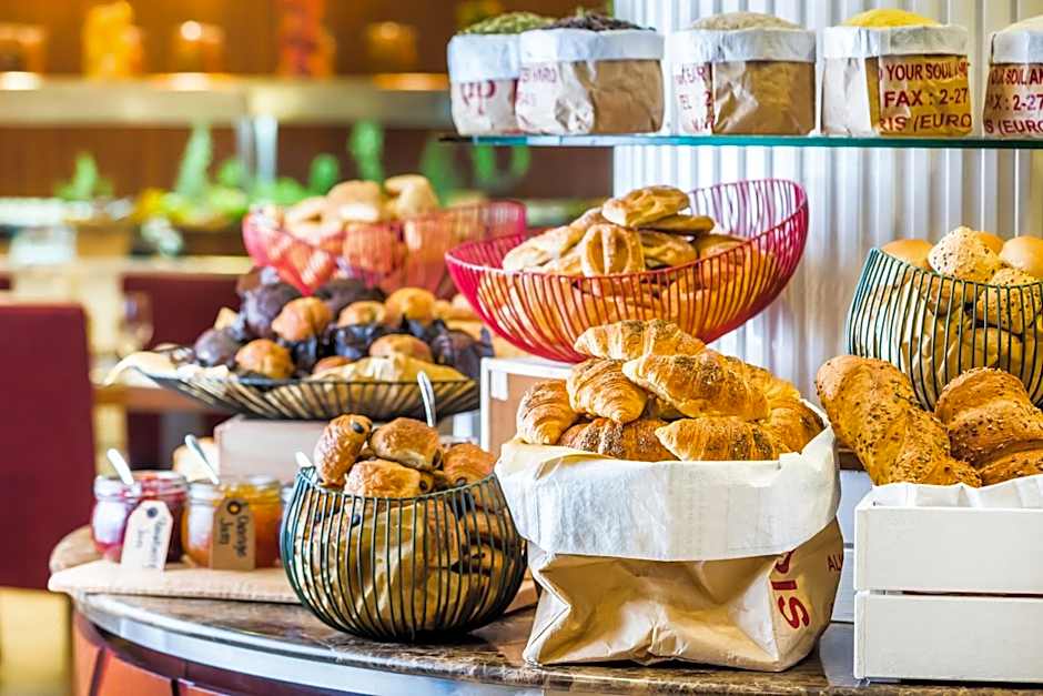 The Diplomat Radisson Blu Residence