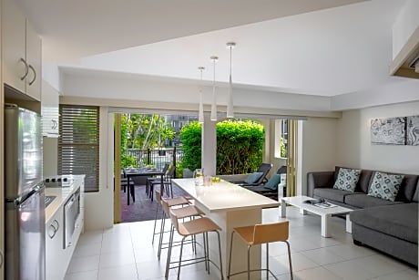 2 Bedroom Poolside