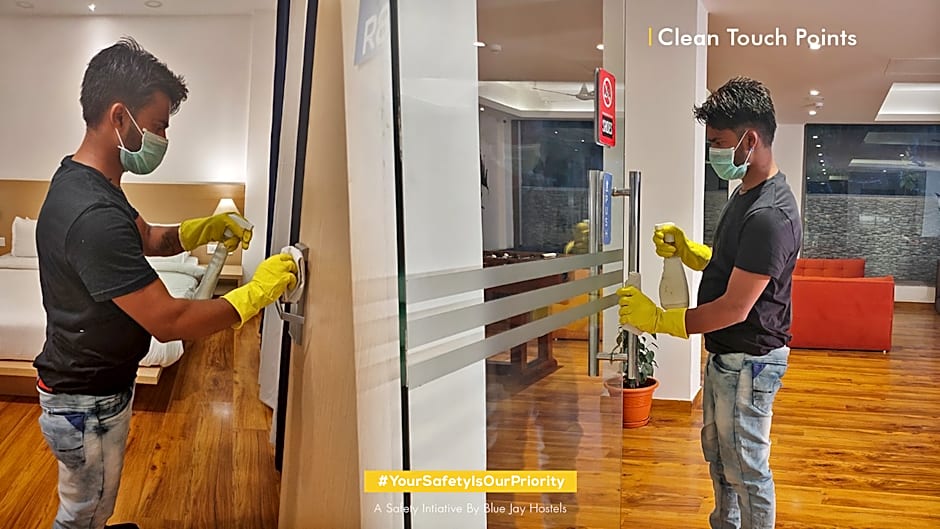 The Blue Jay Hostel - Dorms & Rooms Hotel