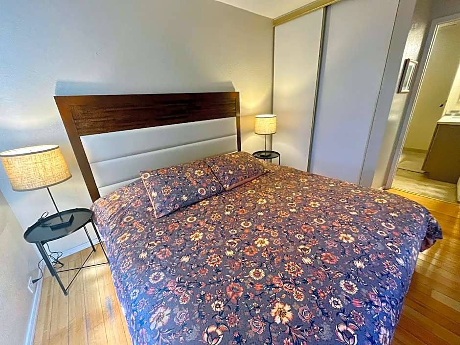 Beachfront 1 Bedroom Condo with Private Beach, Pool, Hot Tub