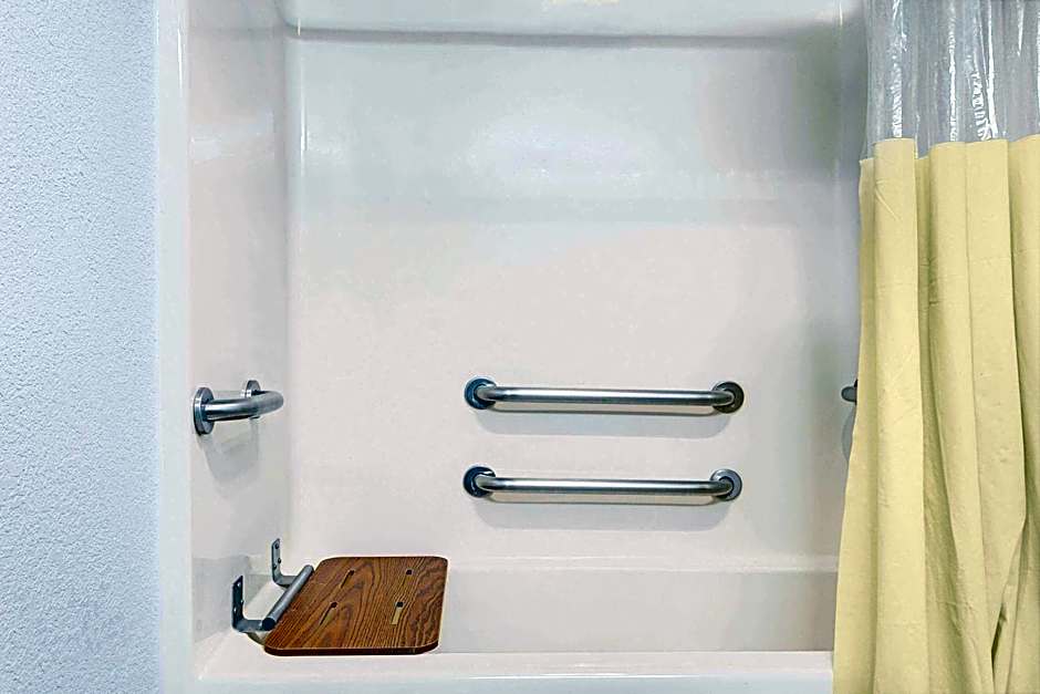 Days Inn by Wyndham Dallas Garland West