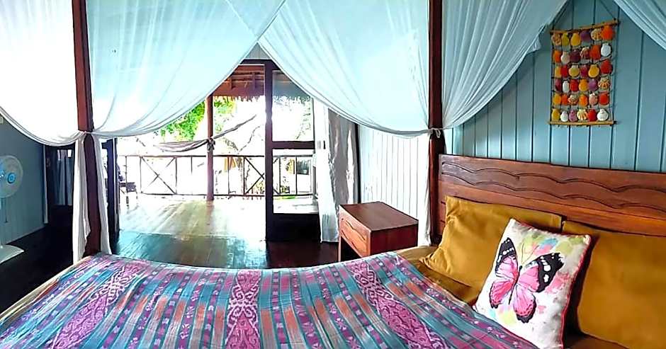 Nini's Beach Bungalows