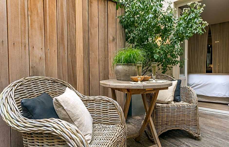 Hidden Hotel By Elegancia