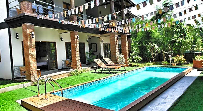 Above The Sea Boutique Hotel