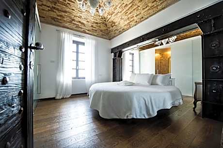 Suite with Sea View - Main Building