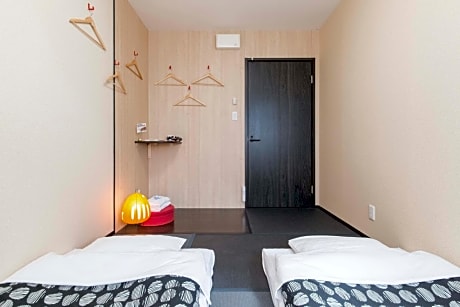 Standard Twin Room with Shared Bathroom