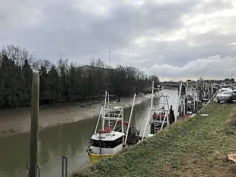 Quayside Hotel & Bar