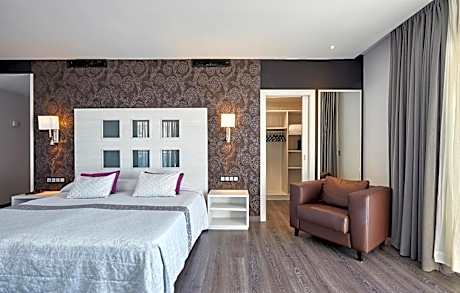 Superior Suite with Sea View (2 Adults)