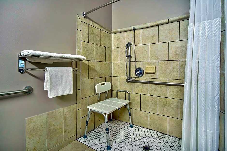 Studio 6 Bakersfield