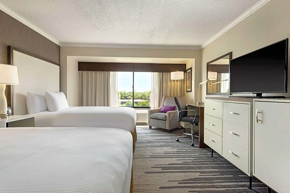 DoubleTree By Hilton Milwaukee Brookfield