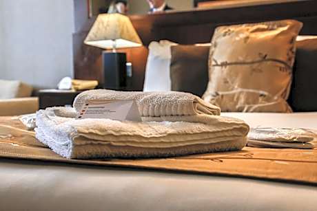 Family Room (2 Adults + 2 Children)