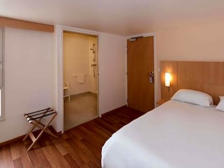 Standard Double Room - Disability Access