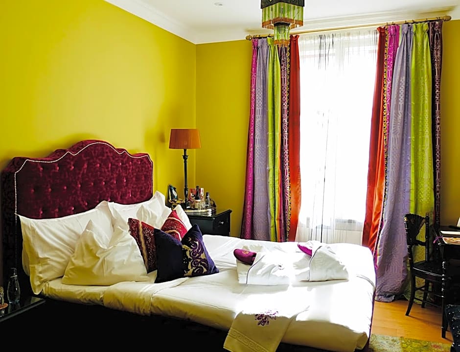 Dorsia Hotel & Restaurant