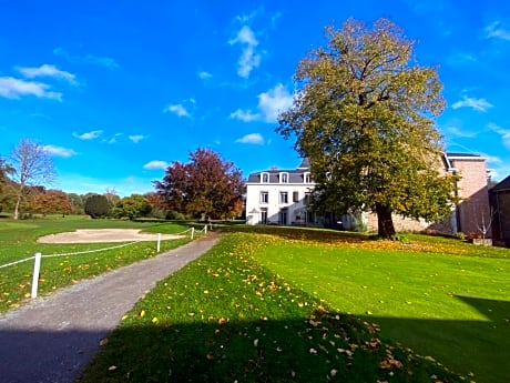 La chambre du château du golf de Bernalmont