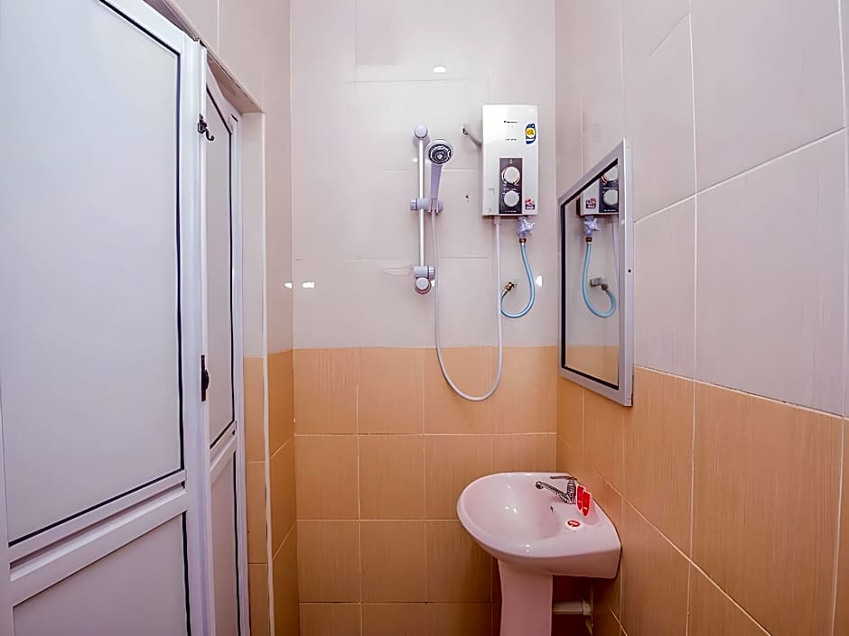 Super OYO 89348 Rg Motel