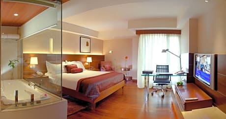 Luxury Room - 10% discount on Food & soft beverages, Laundry & Spa