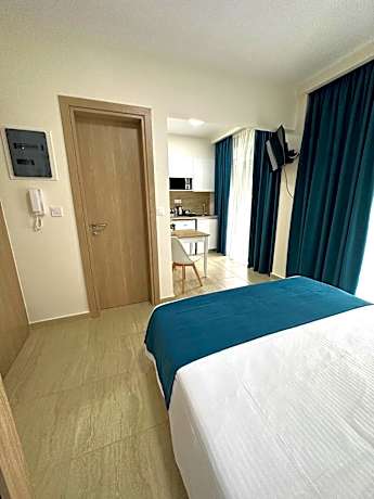 Deluxe Double Room with Side Sea View