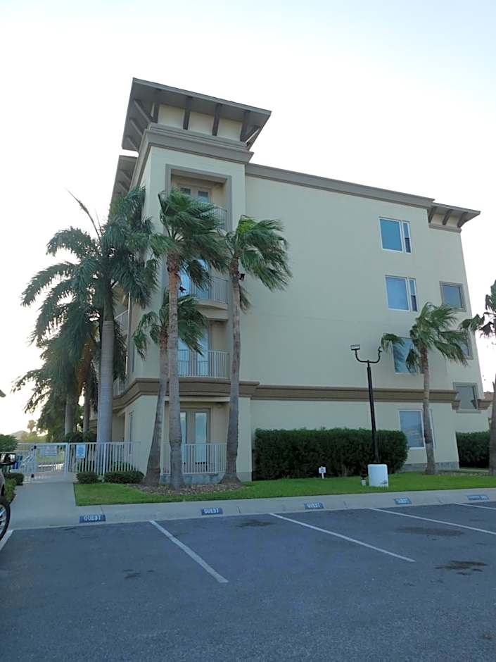 Fishermans Landing on The Bay- Las Marinas