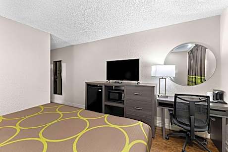 1 King Bed Mobile Accessible Room Bathtub W/Grab Bars Non-Smoking