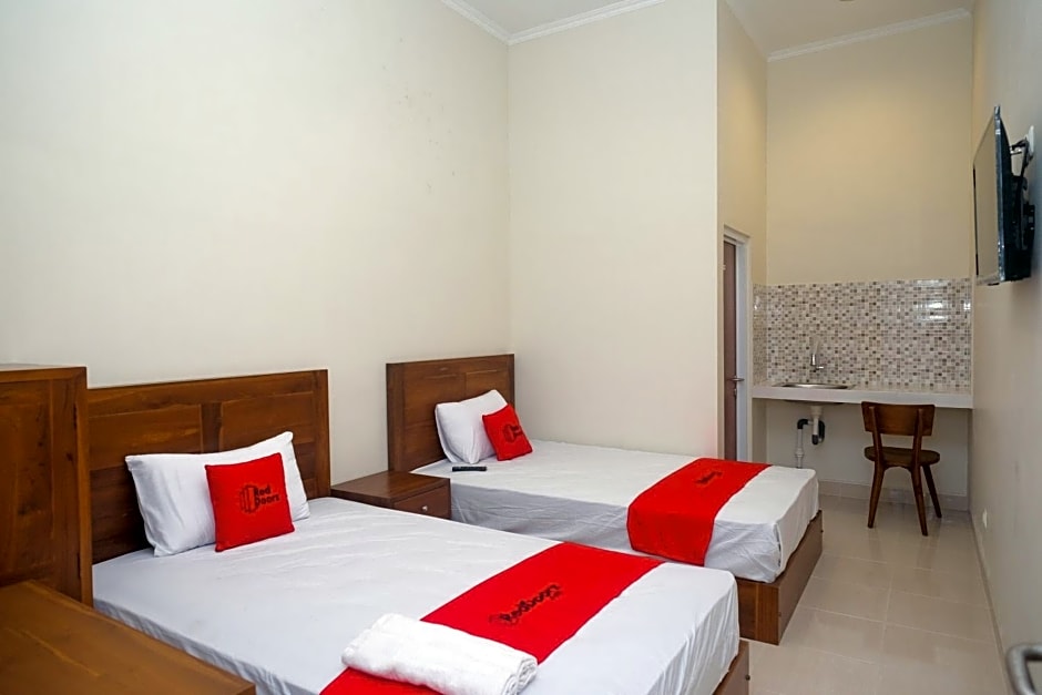 RedDoorz Syariah near Transmart Pabelan Solo