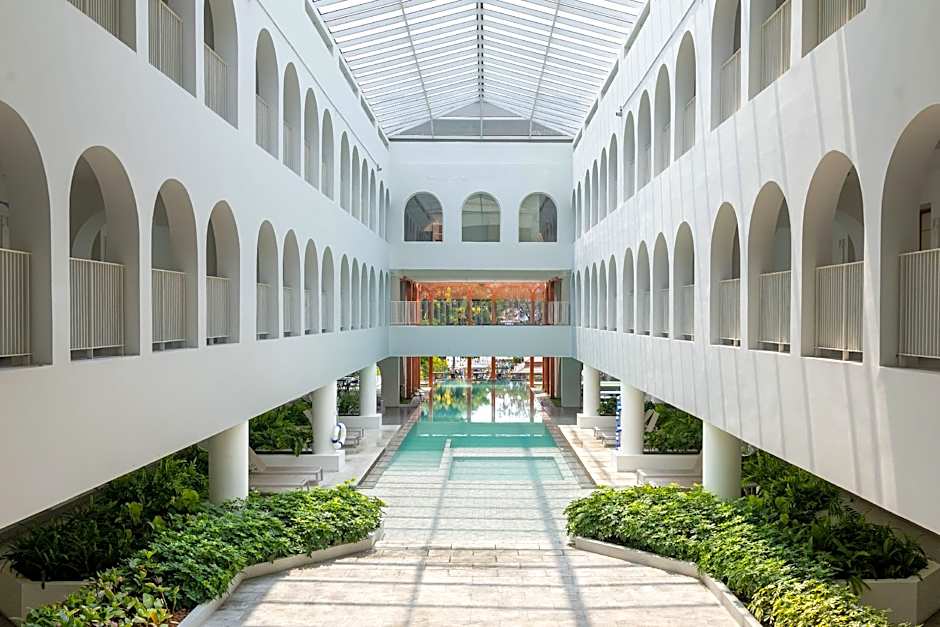 Away Bangkok Riverside Kene