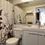 Luxary Condo Downtown Vancouver with free parking