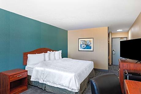 1 King Bed Mobility Accessible Room Non-Smoking