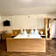 SKILL Mountain Lodge - Ski und Bike Hostel im Sommer mit JOKER CARD