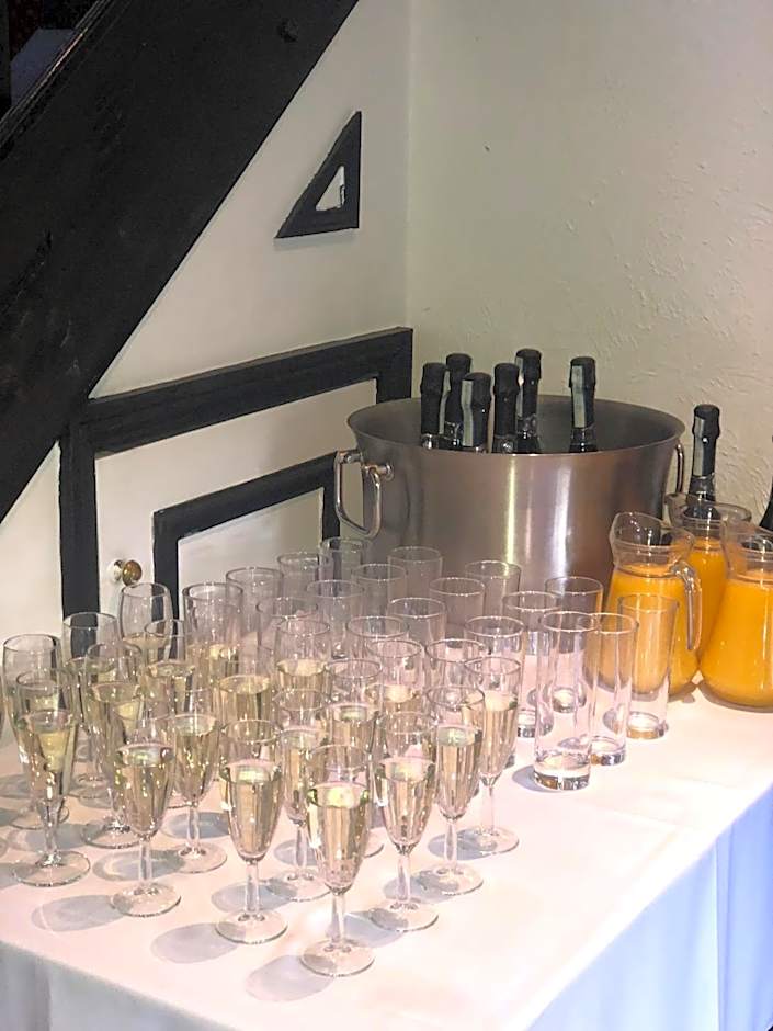 Old Hunters Lodge Whipsnade Limited