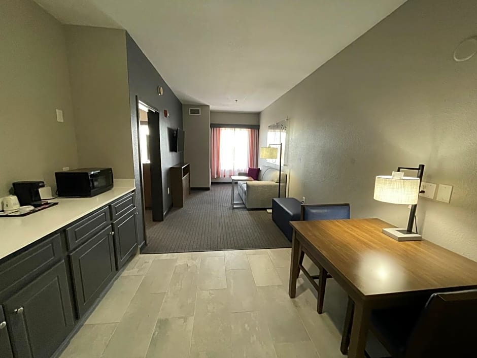 La Quinta Inn & Suites by Wyndham Augusta Near Fort Gordon