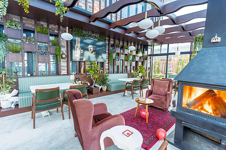 Poison Garden Suite & SPA