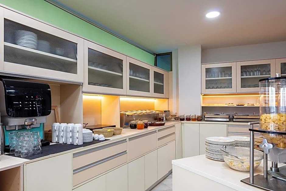 Steris Elegant Beach Hotel