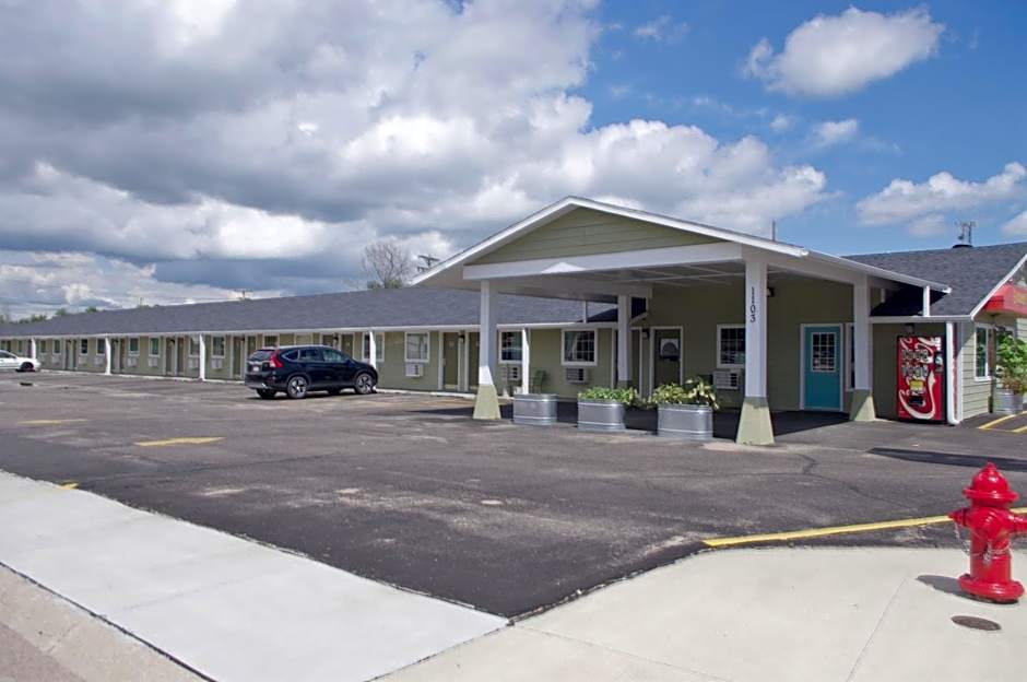 Economy Inn McCook