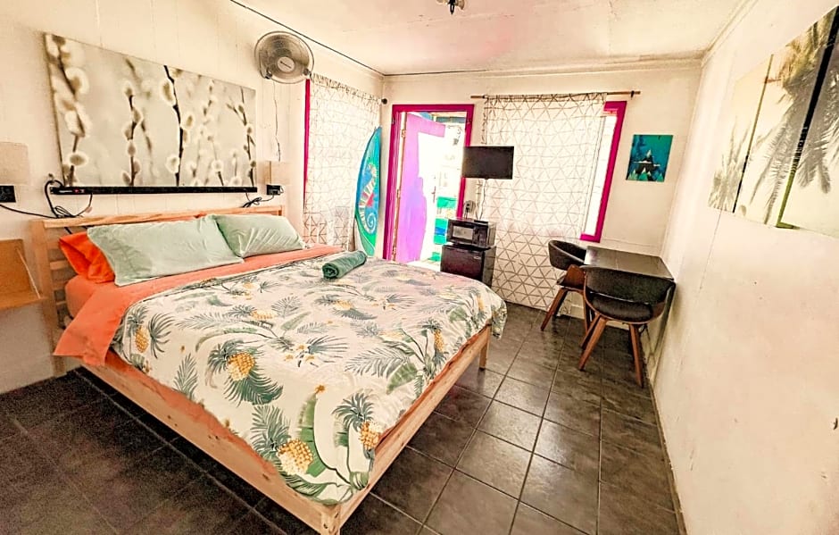 ITH Beach Bungalow Surf Hostel San Diego Adults Only