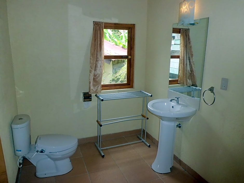 Tuk Tuk Timbul Bungalows