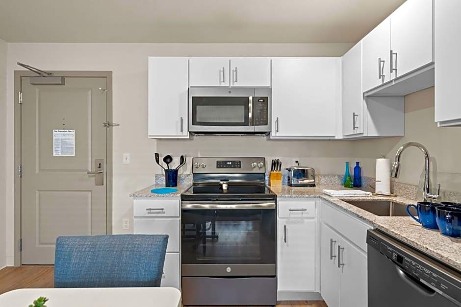 WaterWalk Extended Stay by Wyndham Kansas City - Overland Pk