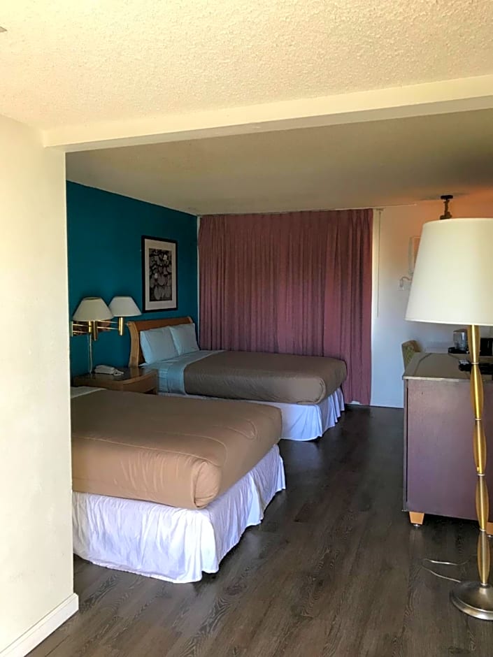 Delos Reyes Palm Springs