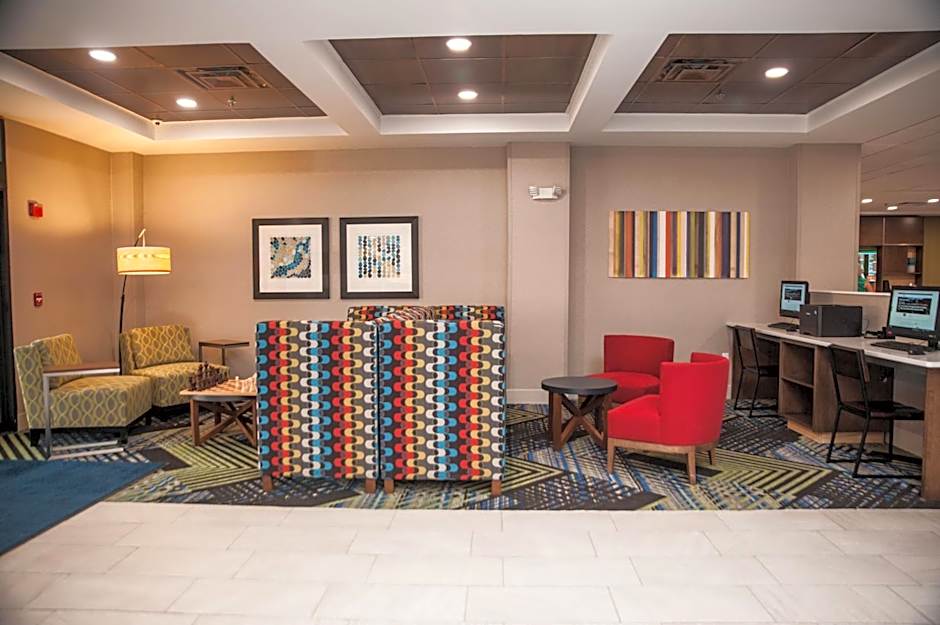 Holiday Inn Express Hotel & Suites Norfolk By IHG